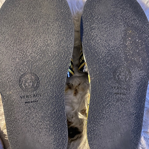 Versace slides good condition I wear a few times - Picture 3 of 3